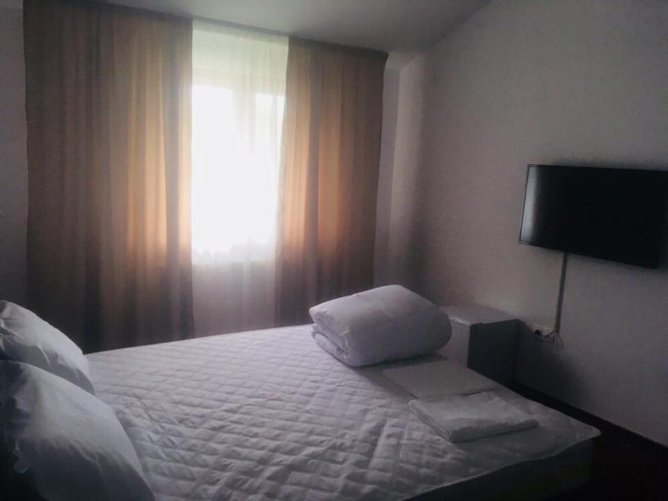 Hotel Ostrov Кэлимэнешти Экстерьер фото